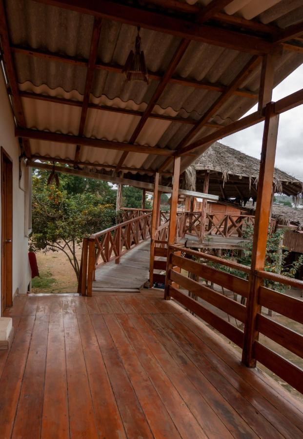 Hostal Tortuga Dorada Puerto López エクステリア 写真