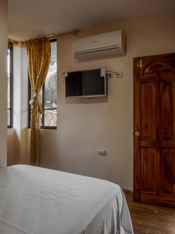 Hostal Tortuga Dorada Puerto López エクステリア 写真