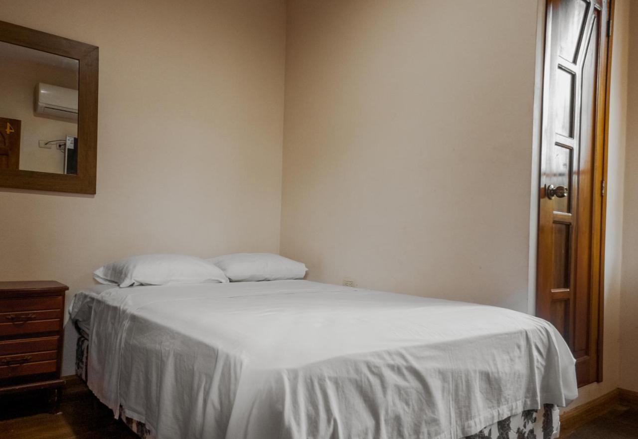 Hostal Tortuga Dorada Puerto López エクステリア 写真
