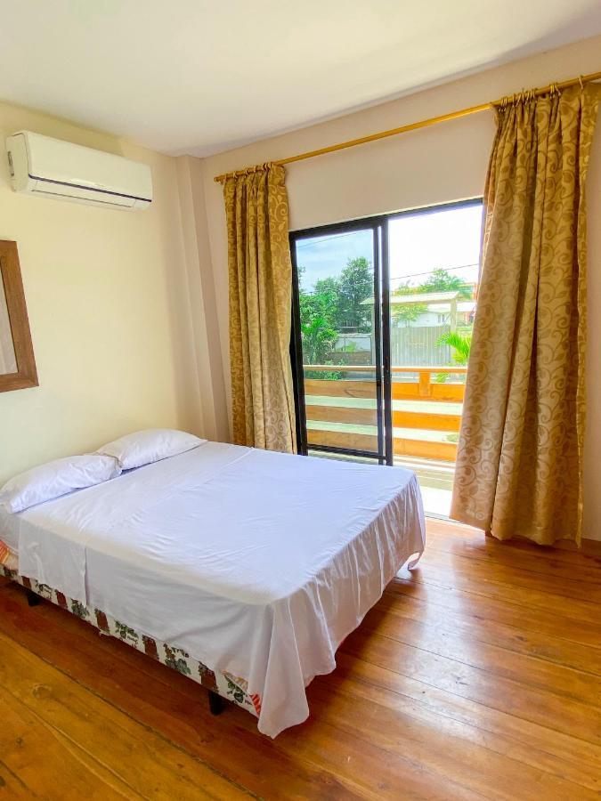 Hostal Tortuga Dorada Puerto López エクステリア 写真