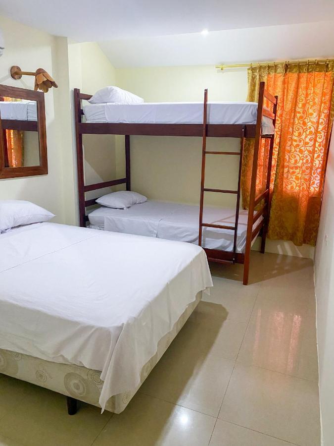 Hostal Tortuga Dorada Puerto López エクステリア 写真
