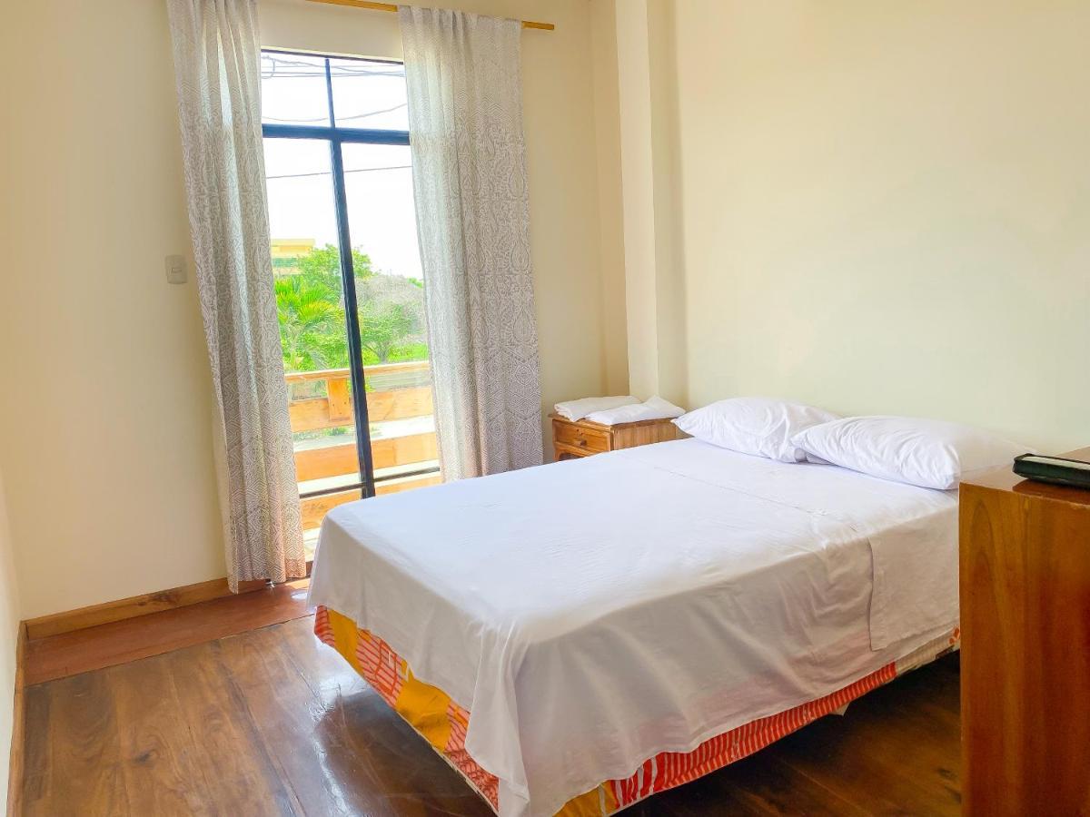 Hostal Tortuga Dorada Puerto López エクステリア 写真