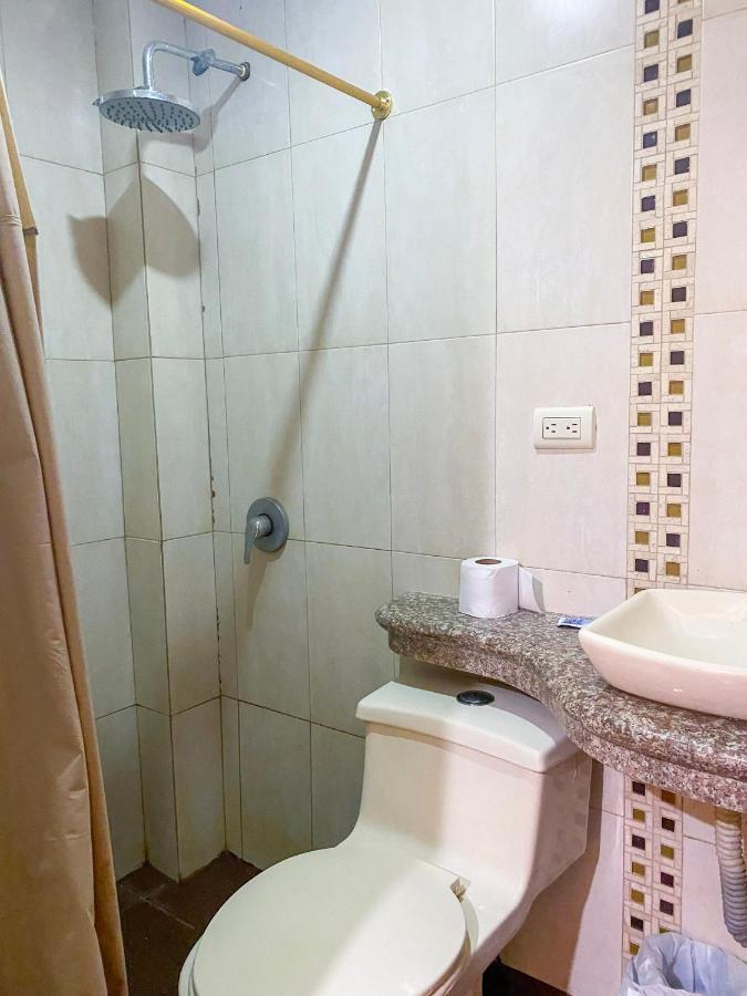 Hostal Tortuga Dorada Puerto López エクステリア 写真