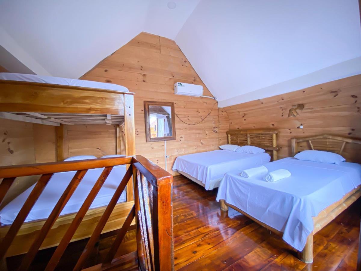 Hostal Tortuga Dorada Puerto López エクステリア 写真