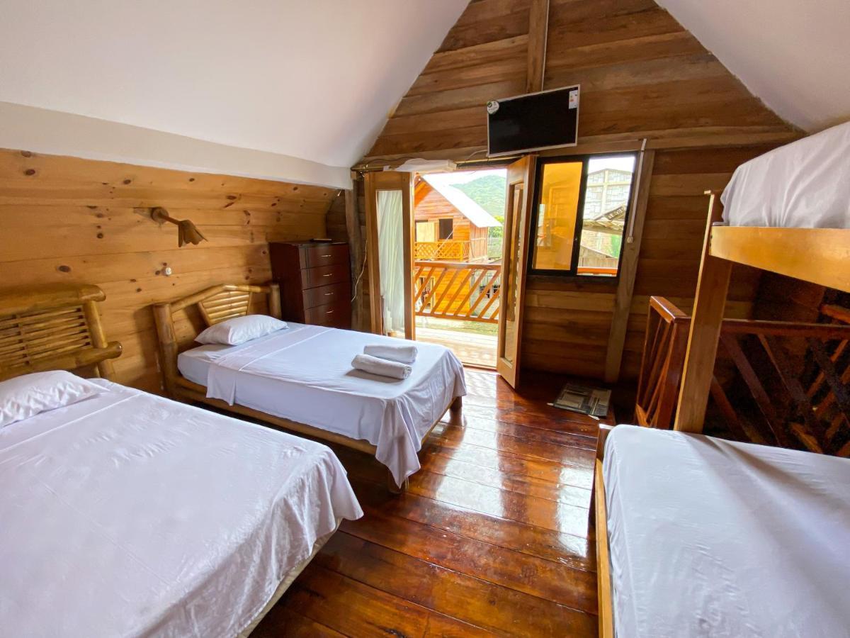 Hostal Tortuga Dorada Puerto López エクステリア 写真