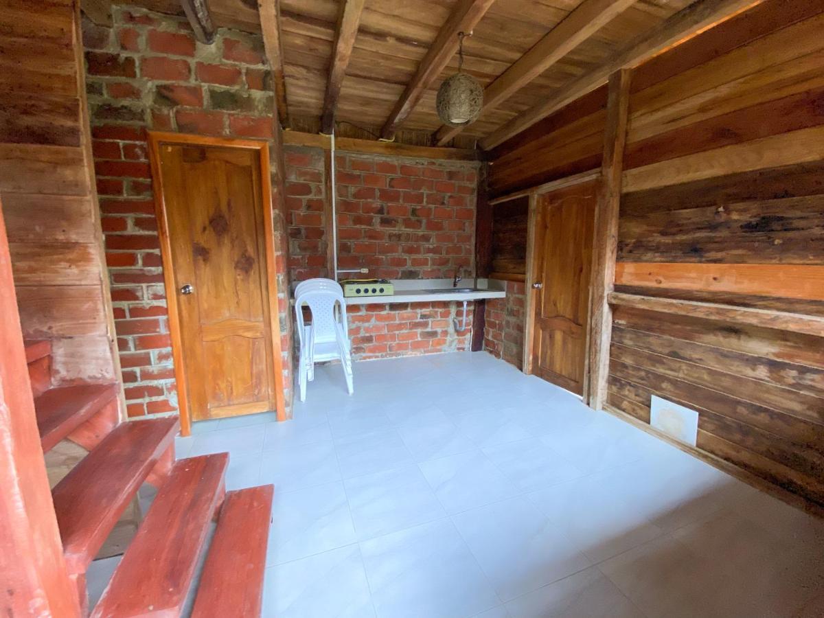 Hostal Tortuga Dorada Puerto López エクステリア 写真