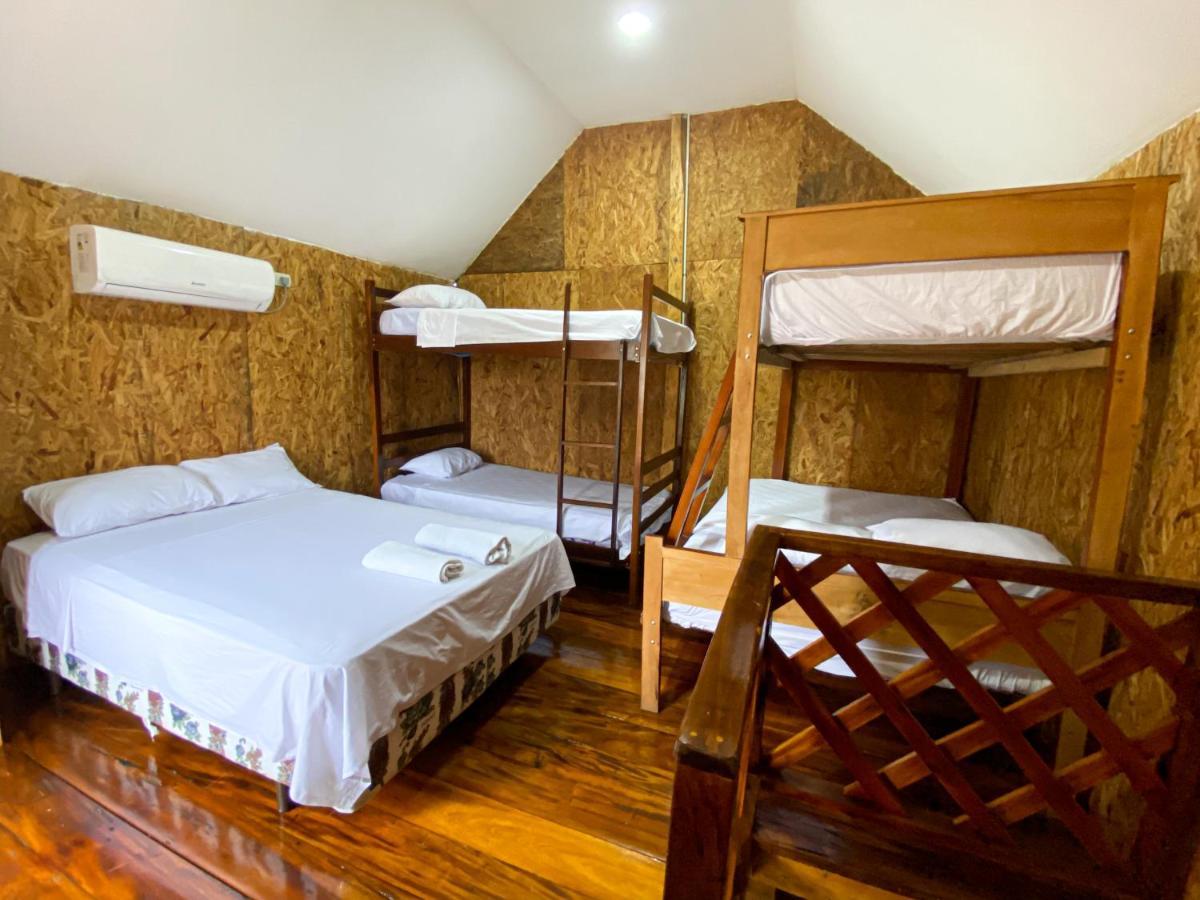 Hostal Tortuga Dorada Puerto López エクステリア 写真