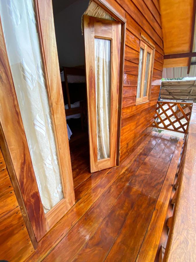 Hostal Tortuga Dorada Puerto López エクステリア 写真